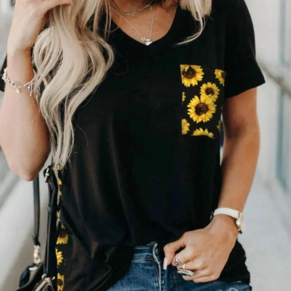Sunflower print top with chest pocket short sleeve NEW size L 🌻Host Pick🌻 - Picture 1 of 9